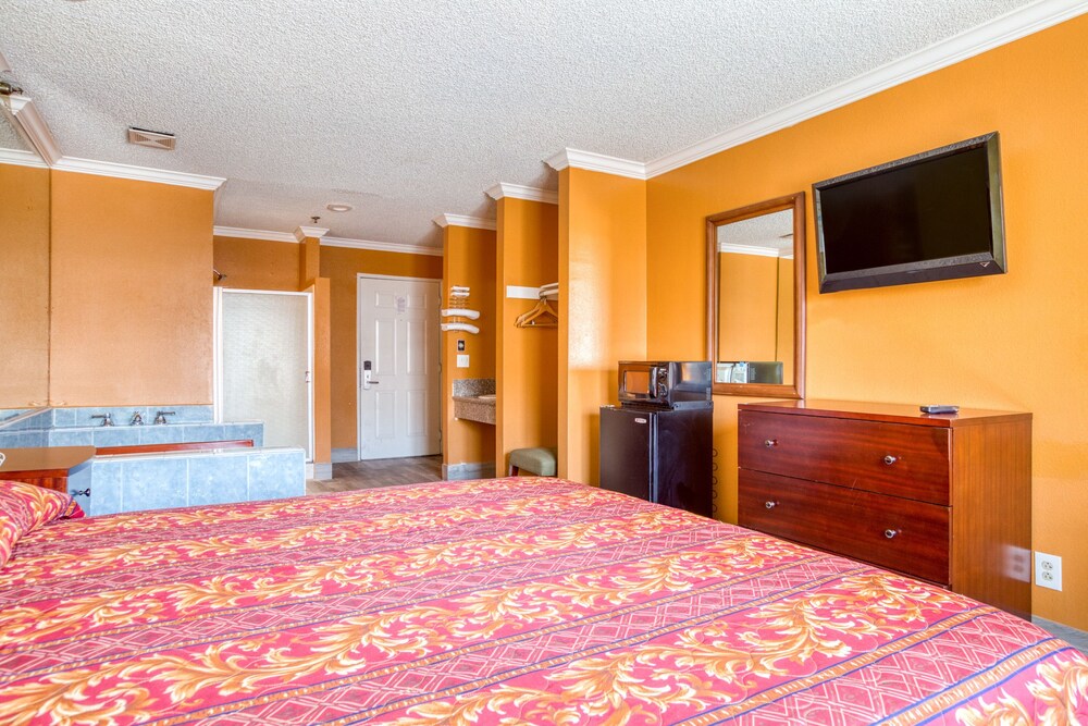 Heritage Inn And Suites - photo 7