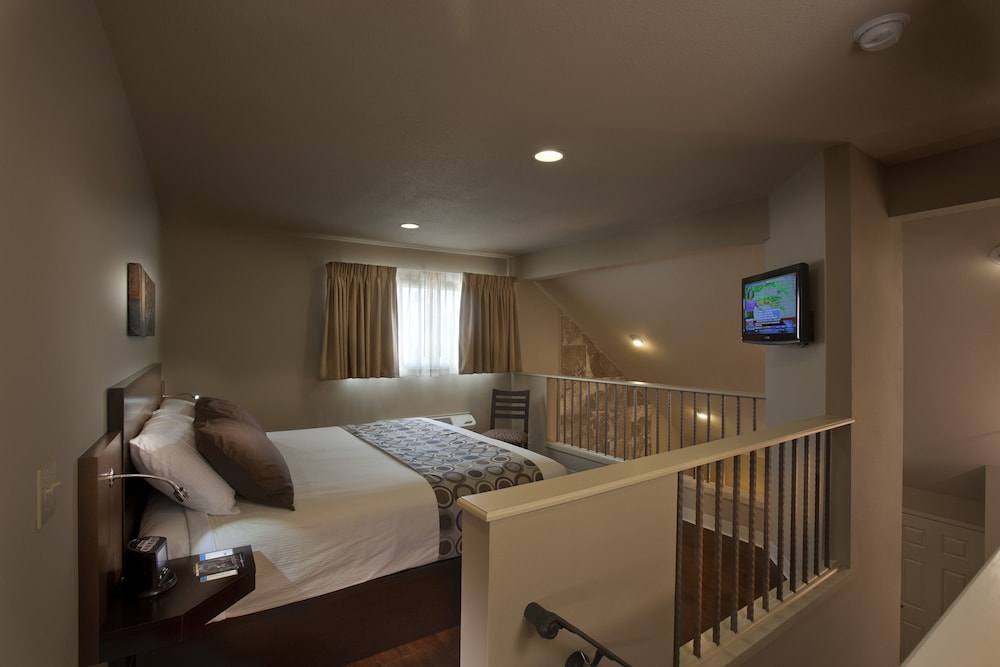 Hotel at WaterWalk Wichita - photo 4