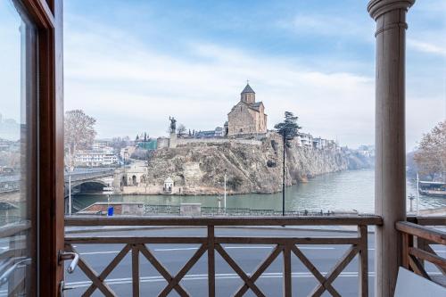 Meidan Bazaar Prime Location Apartment