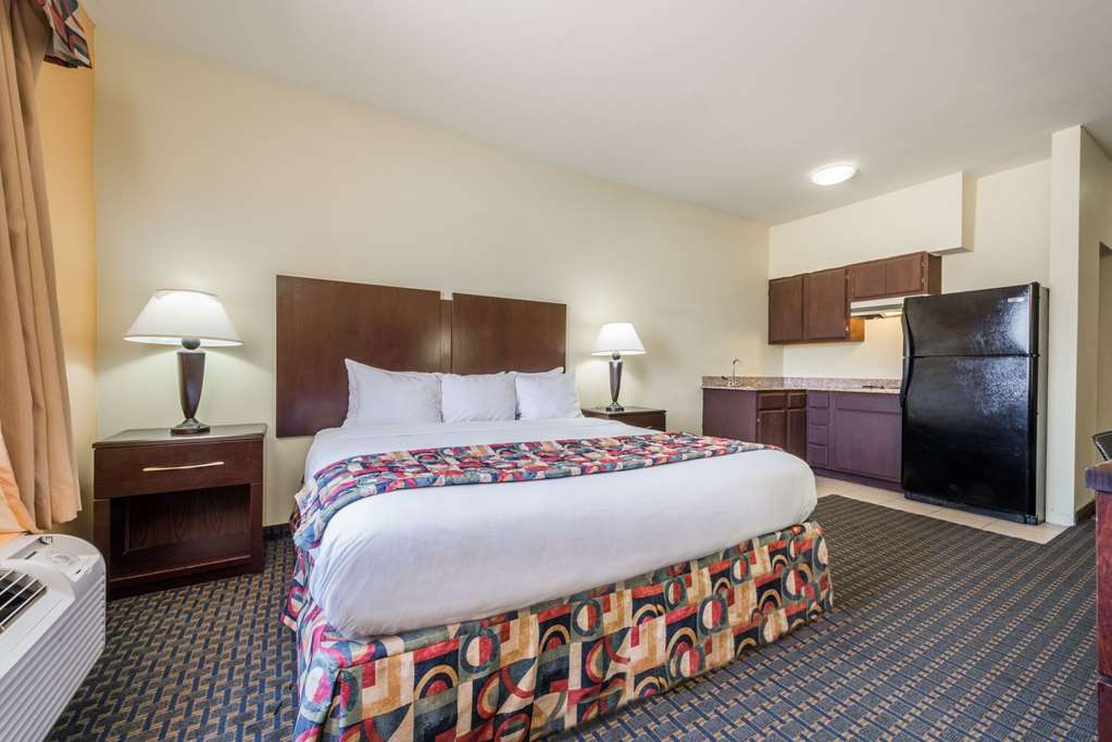 Days Inn & Suites by Wyndham Cleburne TX - photo 14