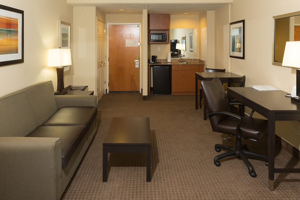 Holiday Inn Express & Suites Jacksonville Airport by IHG - photo 2