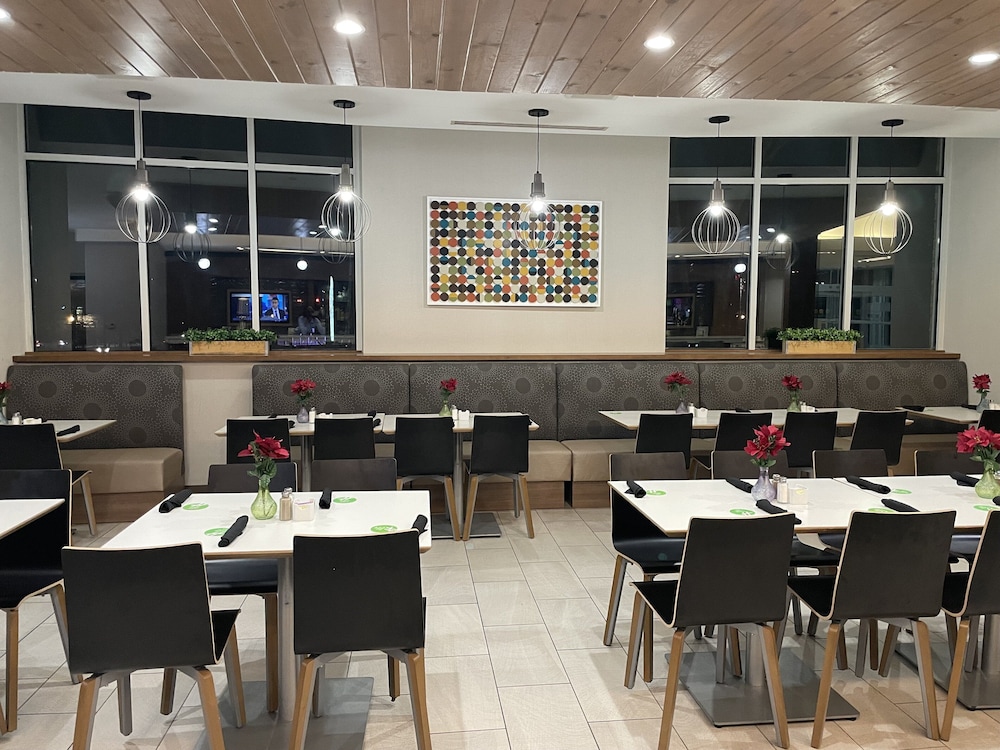 Holiday Inn Atlanta Gas South Arena Area by IHG - photo 18