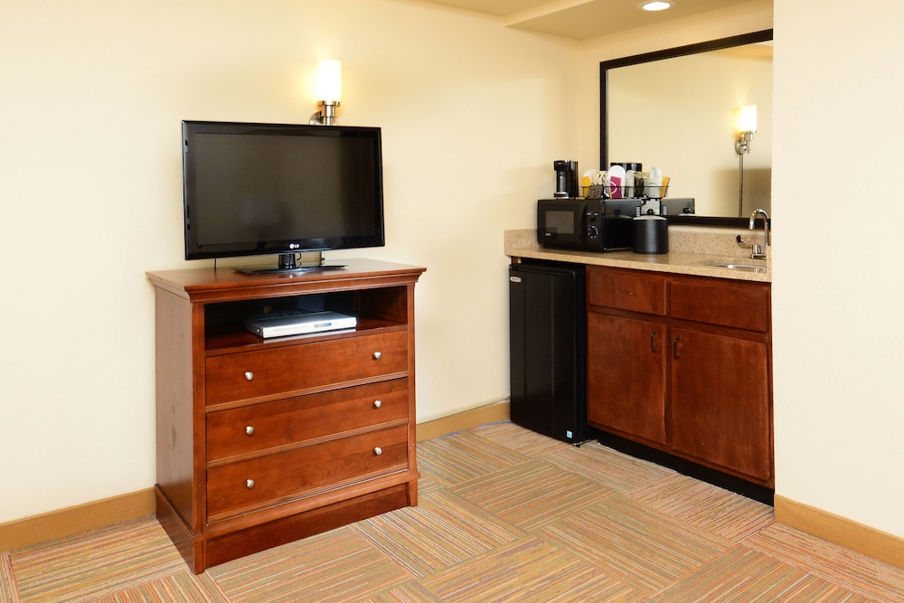 Hampton Inn Raleigh Capital Blvd. North - photo 5