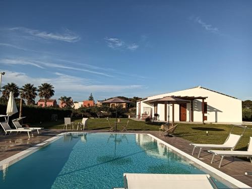 MarSaline Villa con Piscina privata — 4-Star Luxury Hotel in Marsala, Italy