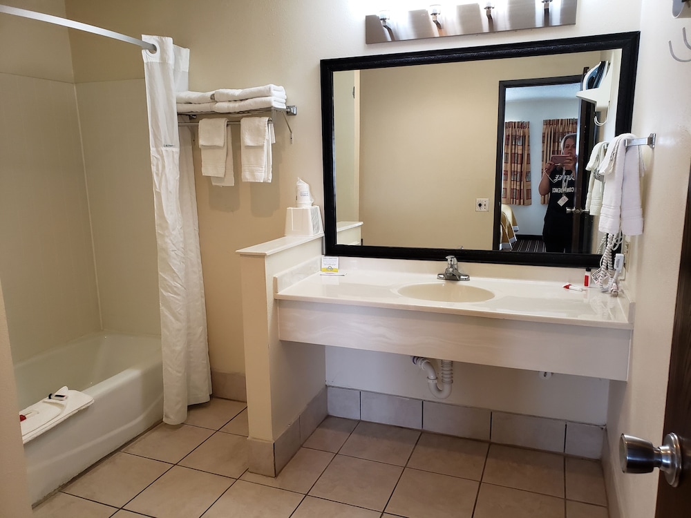 Days Inn by Wyndham Portage Cascade Mountain area - photo 47