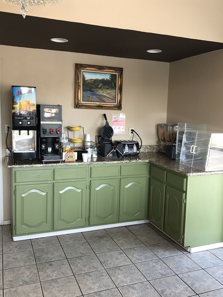 LoneStar Inn - photo 21