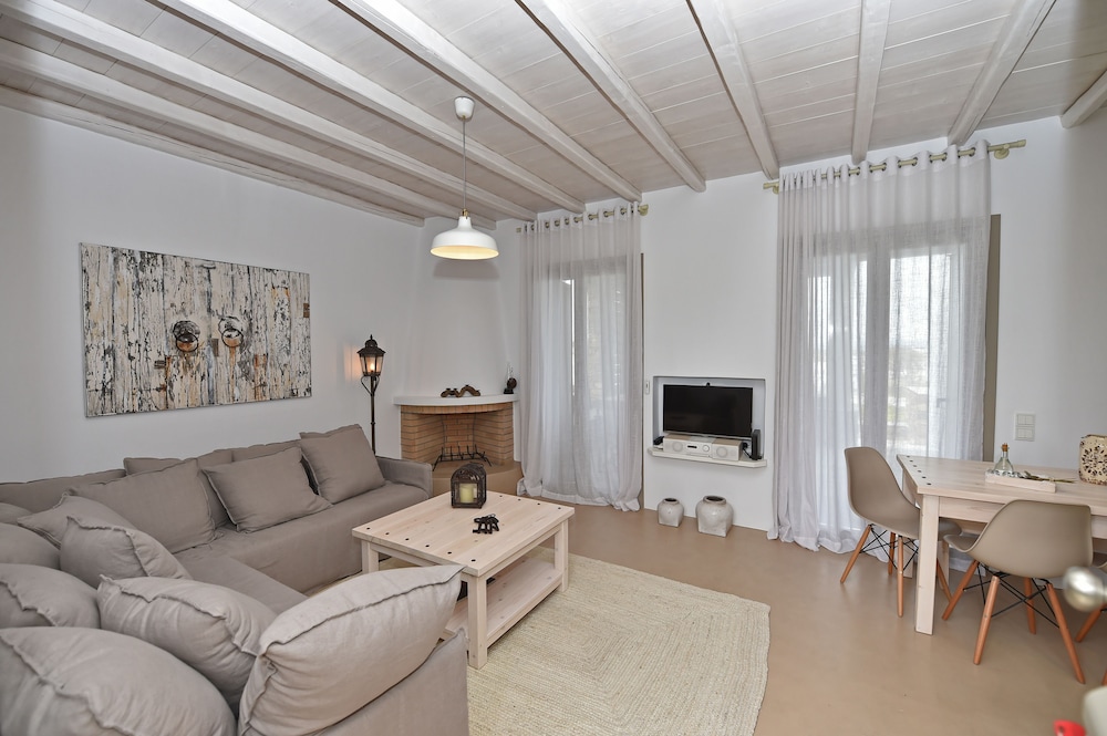 White Tinos Luxury Suites — 4-Star Luxury Hotel in Tinos, Greece