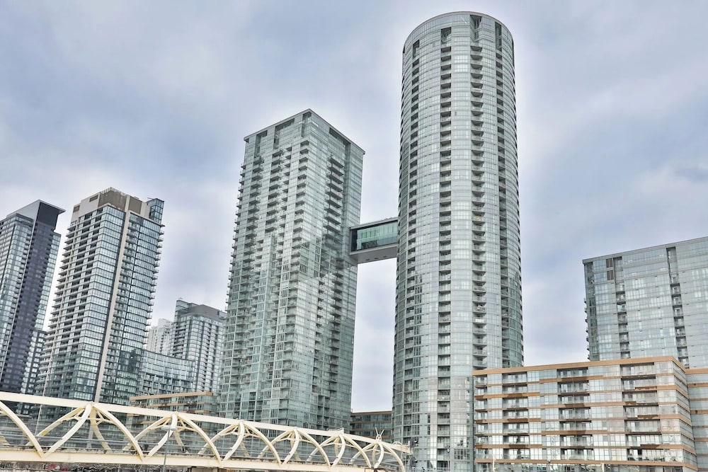 The Parade 2 Suites - last minute hotel in Toronto