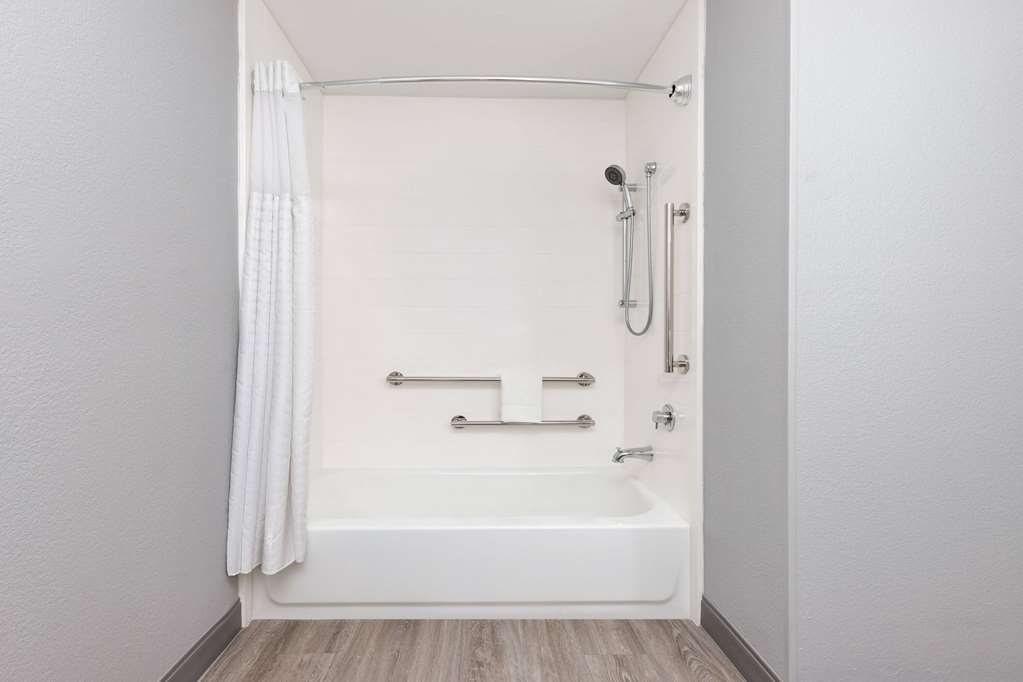 Hawthorn Extended Stay by Wyndham Bedford Dallas - photo 12