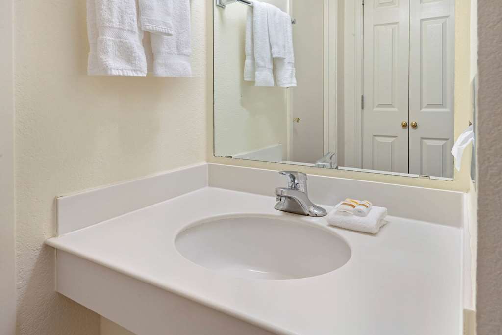 La Quinta Inn & Suites by Wyndham Salt Lake City Layton - photo 13