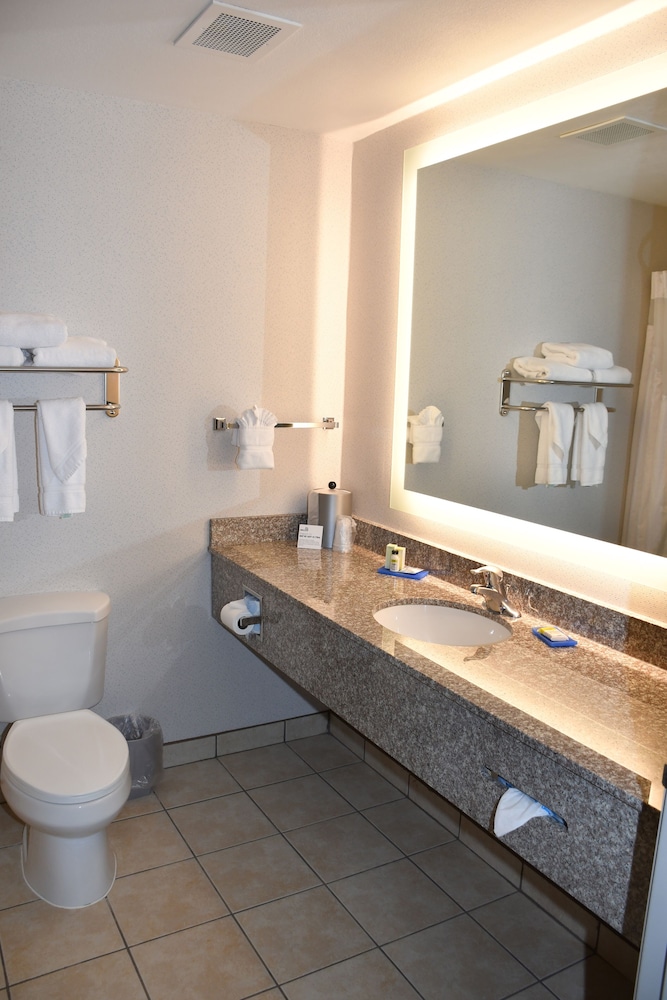 Holiday Inn Express & Suites Evanston By IHG - photo 40