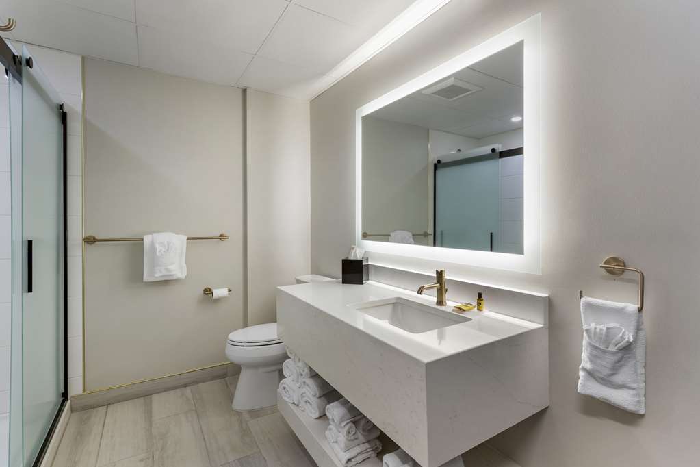 Best Western Plus The Charles Hotel - photo 28
