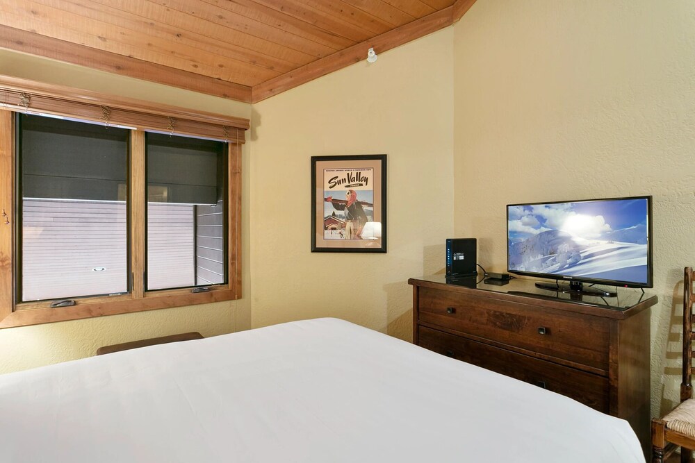Powder Run 2 Bedroom Condo By All Seasons Resort Lodging - photo 9