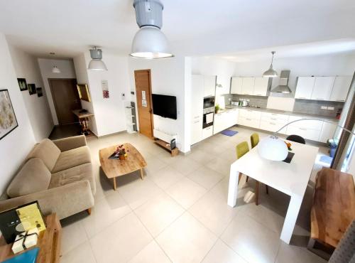 V86 Sliema Balluta Old College Apt — 4-Star Luxury Hotel in Sliema, Malta
