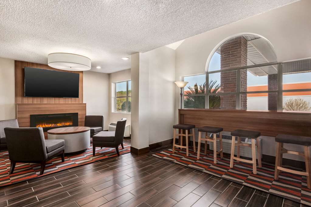 Microtel Inn & Suites by Wyndham Tifton - photo 6