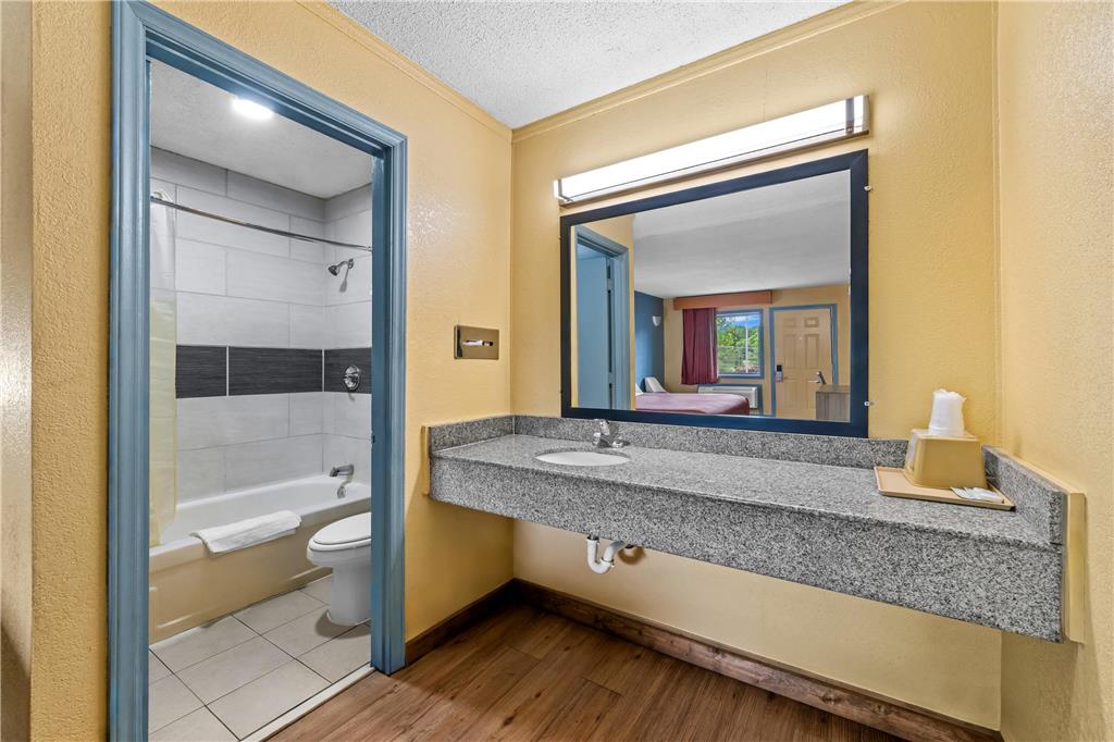 Econo Lodge Charlotte Airport Area - photo 22