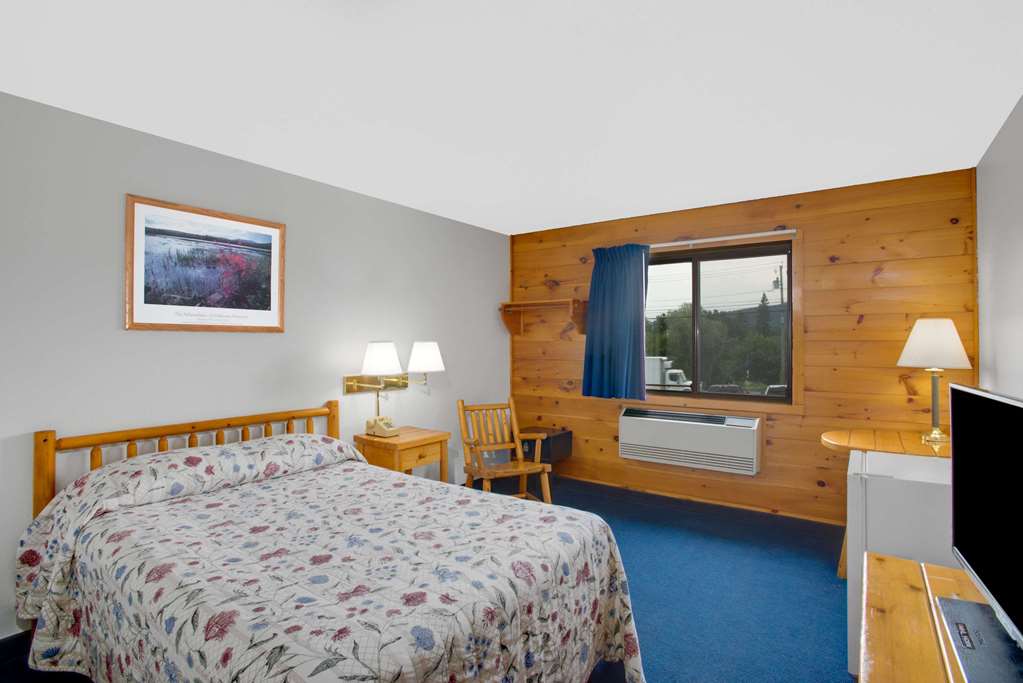 Super 8 by Wyndham Lake George Warrensburg Area - photo 12
