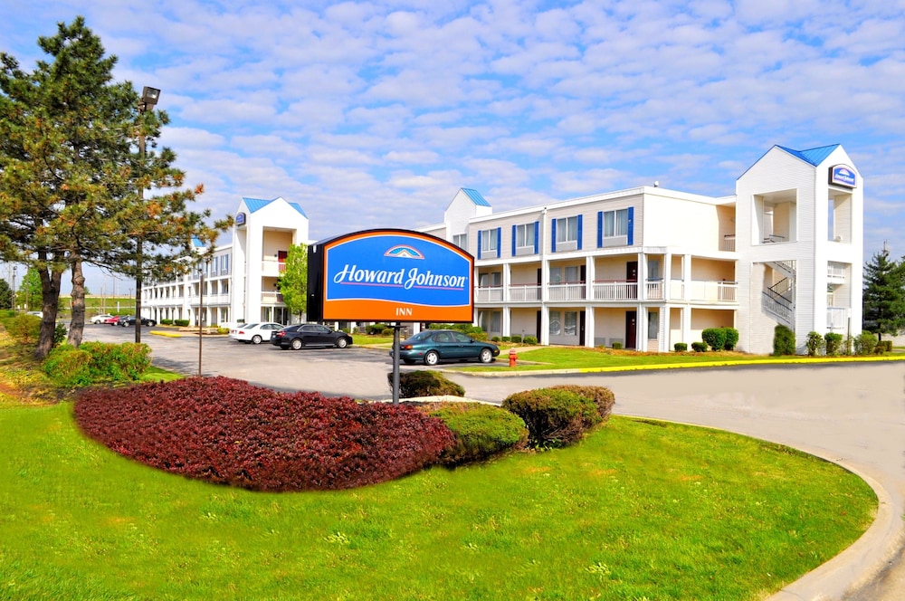 Howard Johnson Inn Cleveland Airport - photo 18
