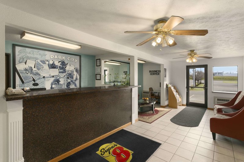 Super 8 by Wyndham Park City North Wichita Area - photo 17