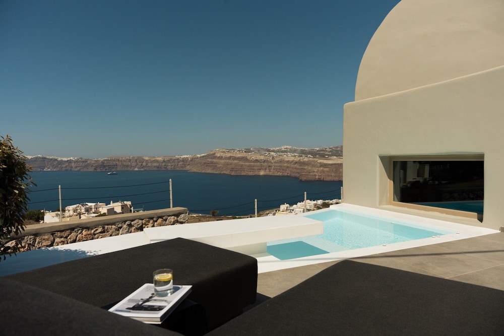 Black Diamond Suites — 4-Star Luxury Hotel in Emporeio, Greece