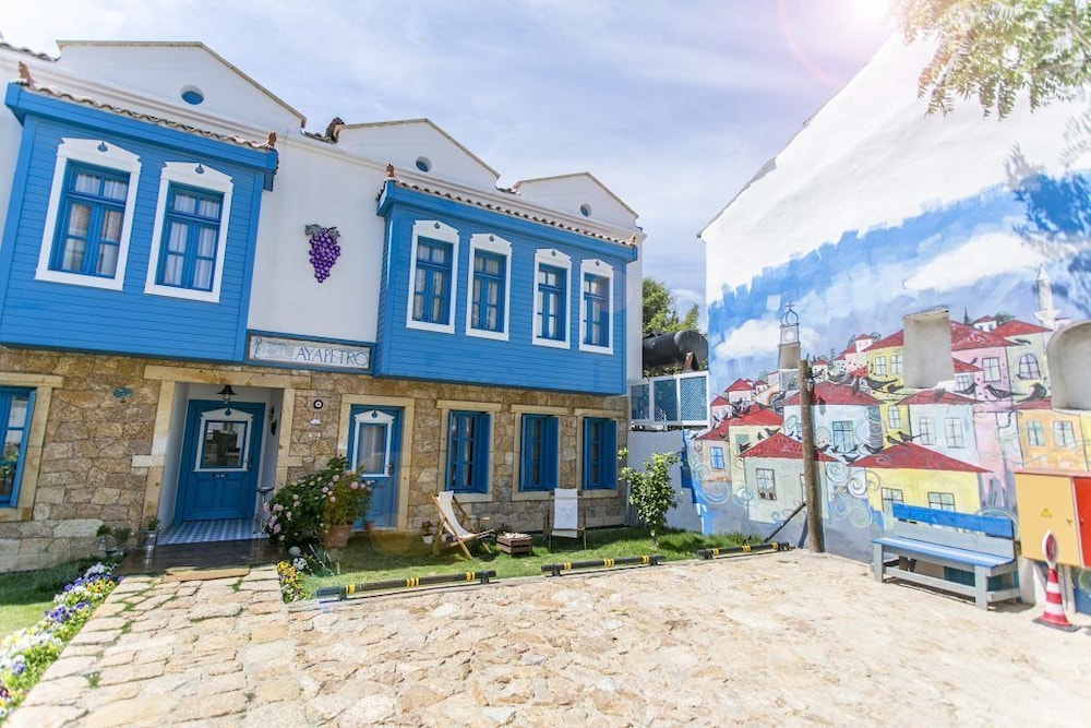 Ayapetro Hotel - carbon neutral hotel in Bozcaada
