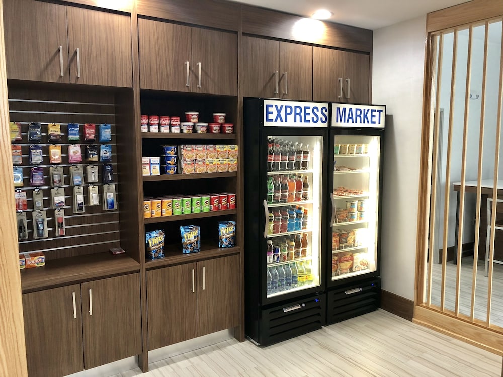 Holiday Inn Express and Suites Houston Westchase Westheimer by IHG - photo 69