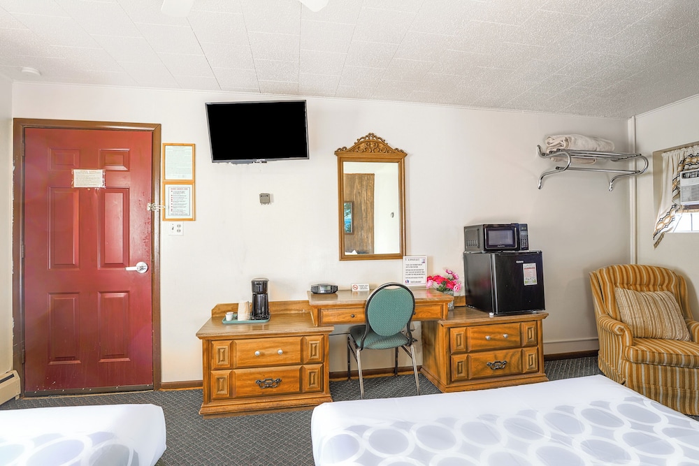 Love Hotels Silver Street by OYO at Hurley WI - photo 13