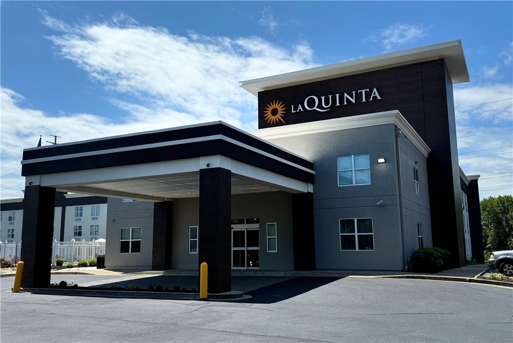 La Quinta Inn & Suites by Wyndham Lexington Park Patuxent - photo 3