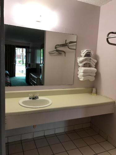 The Enterprise Maingate Motel - photo 13