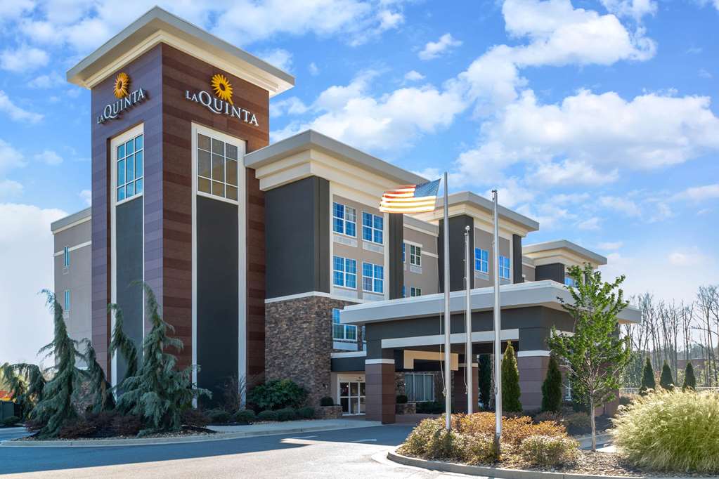 La Quinta Inn & Suites by Wyndham Forsyth - photo 3