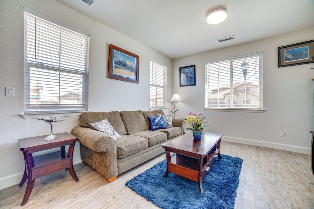 Wwii Aviation themed Apt in Sparks: Near Parks
