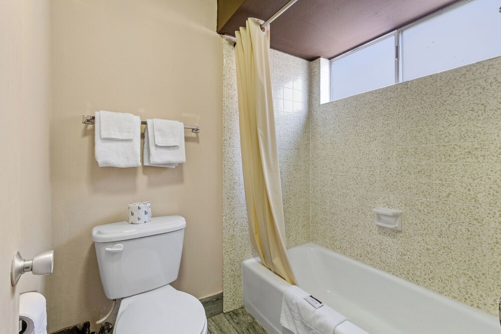 Economy Inn Barstow - photo 15