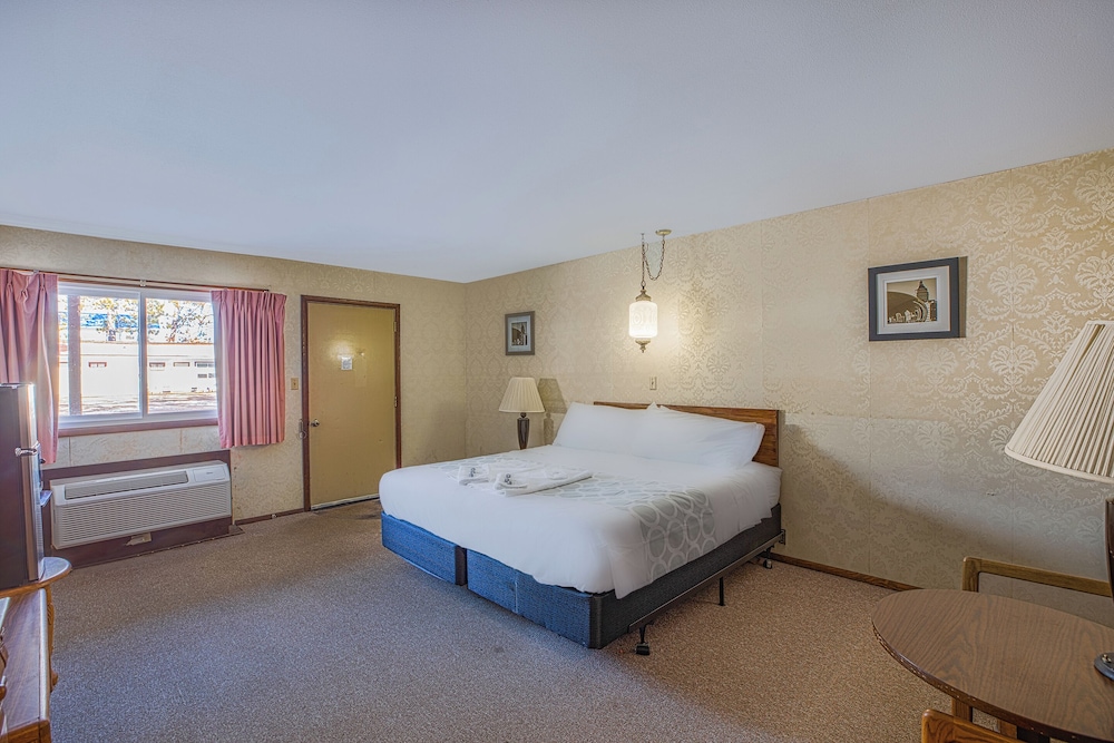 Love Hotels Tomahawk by OYO at Lake Mohawksin WI - photo 18