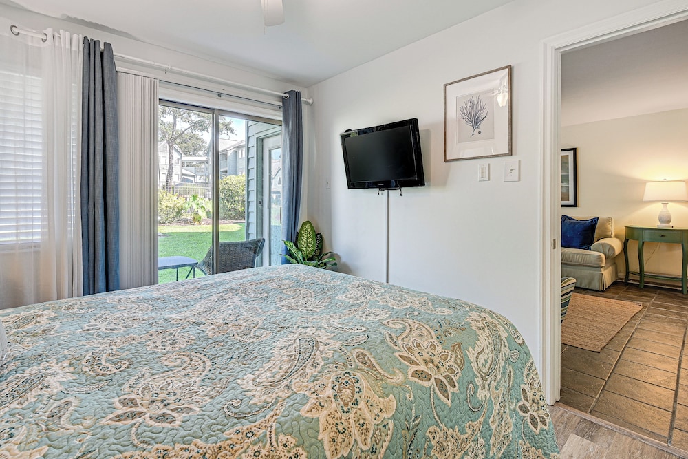 Beach & Pool Access: Resort style Myrtle Beach Gem - photo 10