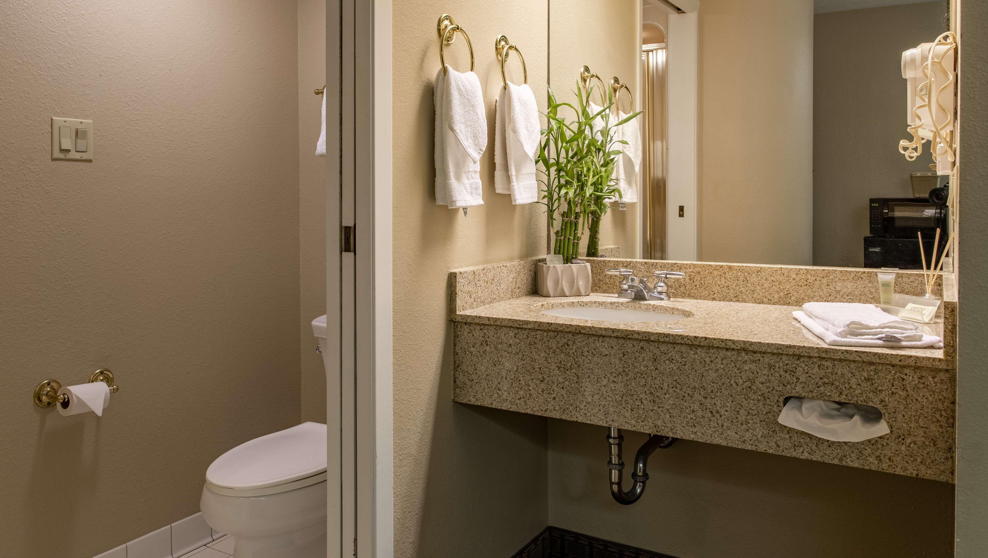 Howard Johnson Lincoln - photo 27