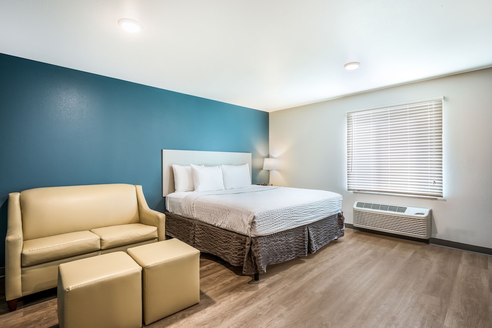 WoodSpring Suites Chicago Addison - photo 9