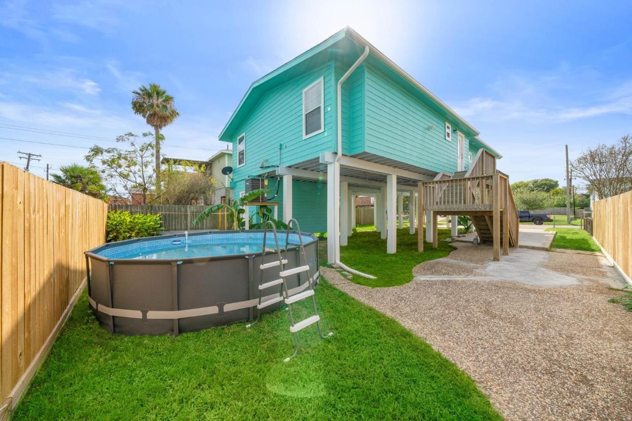 Elevated Stay Near Pier Beach BBQ WiFi Games in Galveston, United States