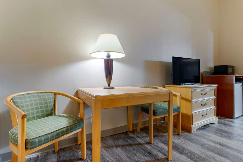 Econo Lodge Lakeview - photo 18