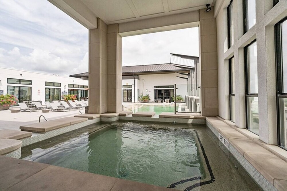 The Luxury Suites of Houston - photo 31