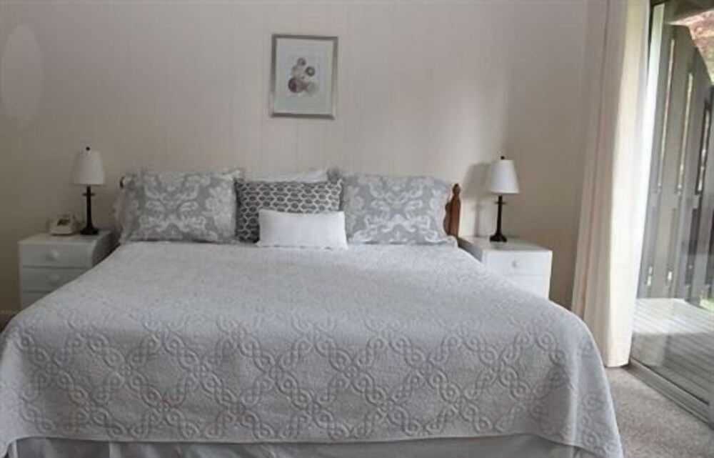Dering Harbor Inn - photo 3