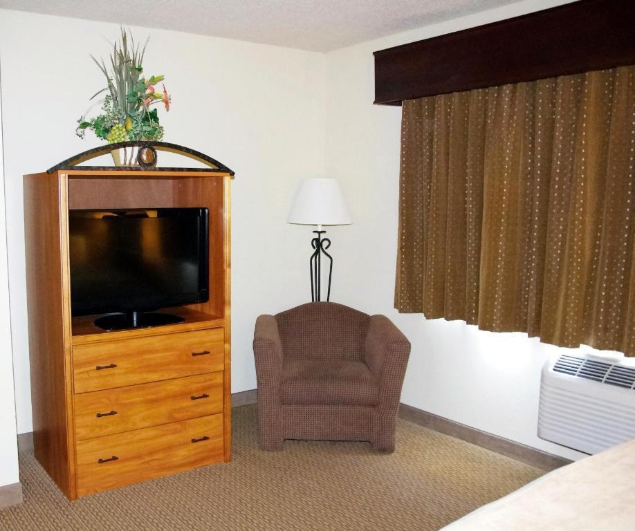 Red Lion Inn & Suites Grimes - photo 16