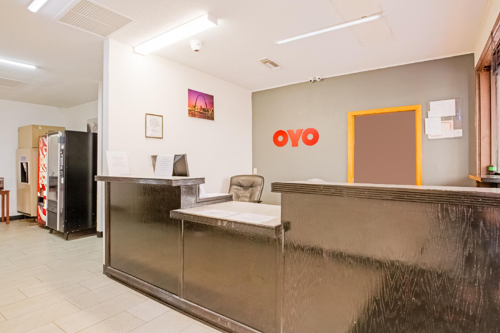 OYO Hotel St. Louis Lambert Airport - photo 25