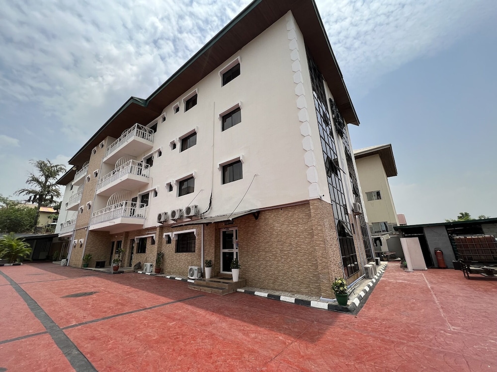 Chateau De La Ray - carbon neutral hotel in Abuja