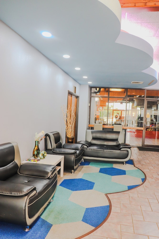 Apple Tree Inn And Suites — Independence
