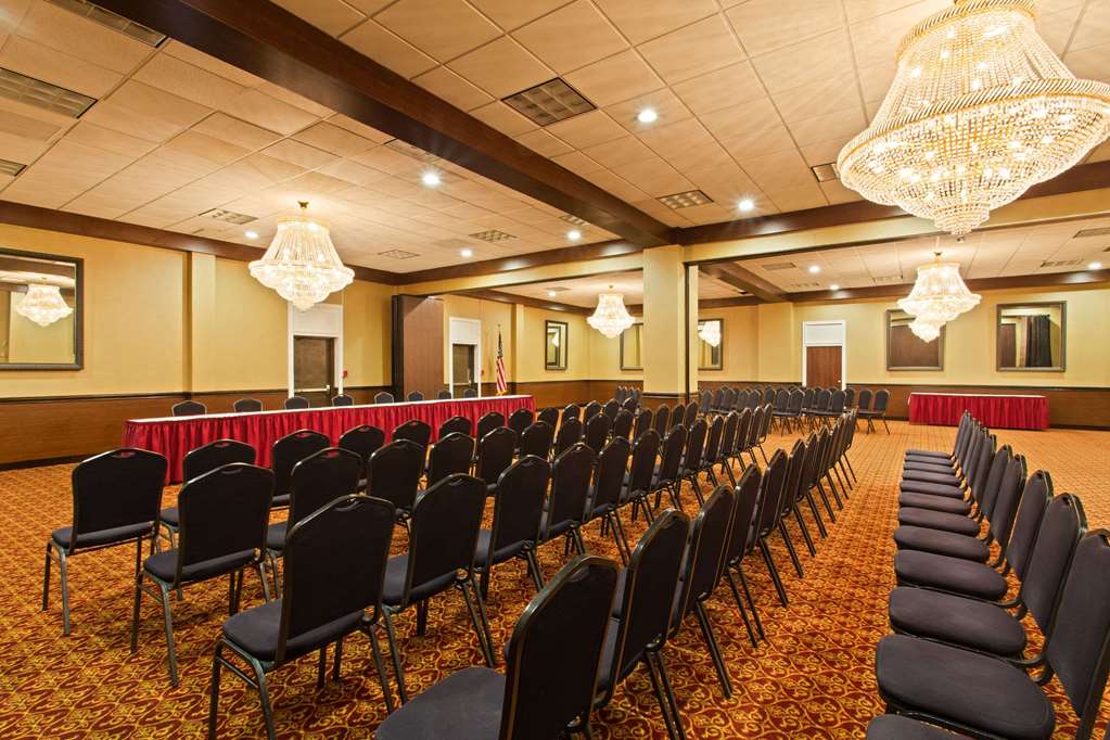 Ramada by Wyndham Tampa Westshore Airport South - photo 34
