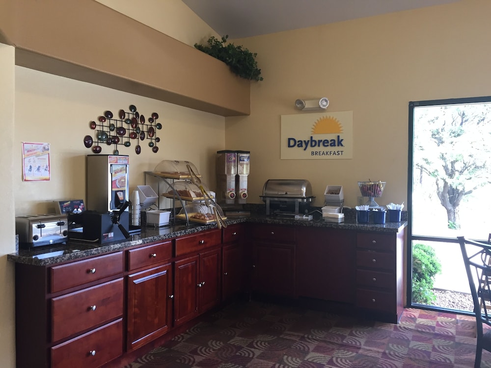 Days Inn by Wyndham Globe - photo 14