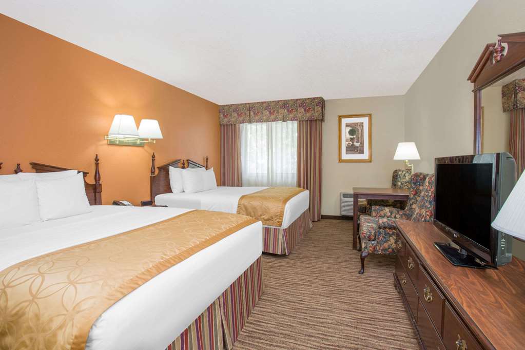 Days Inn & Suites by Wyndham Red Rock Gallup - photo 9