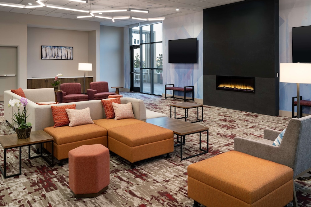 Hilton Garden Inn Visalia - photo 4