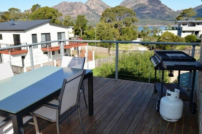 Pebble Shack in Coles Bay, Australia