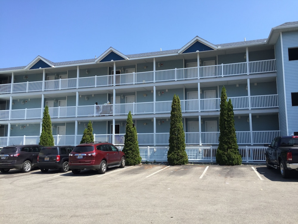 Fairview Beachfront Inn & Waterpark - photo 14